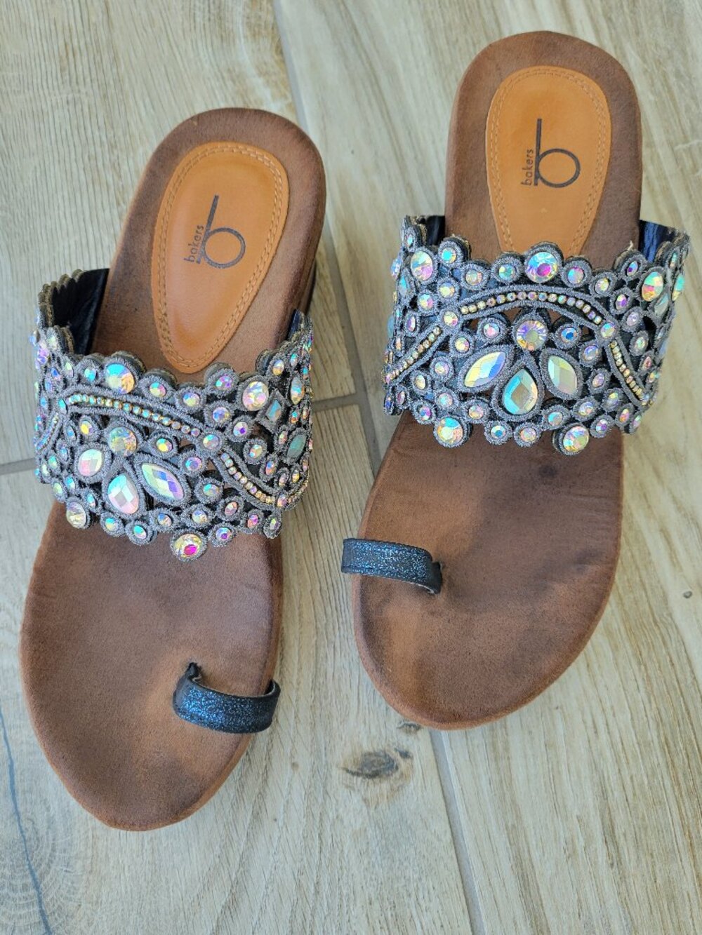 Bakers Beaded Rhinestone Toe-Loop Platform Sandals - Picture 2 of 7